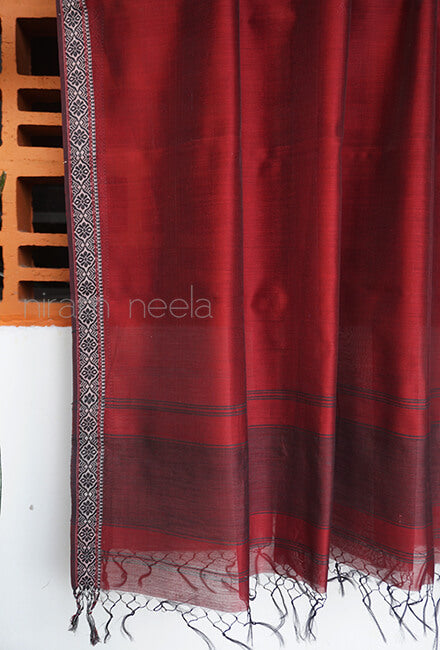 Red and black Maheshwari silk cotton dupatta - Niram Neela