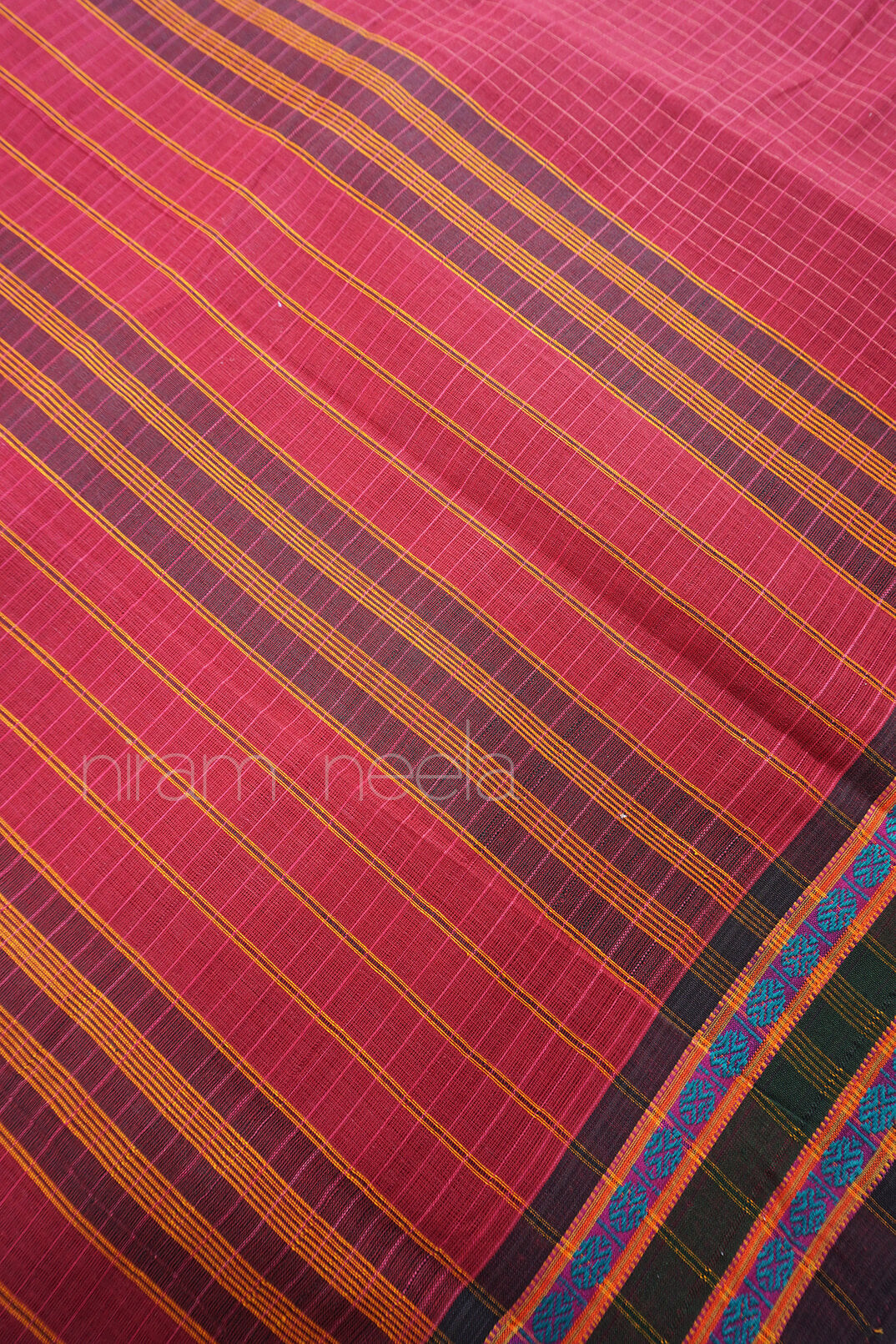 Maroon and brown checkered Narayanpet cotton saree - Niram Neela