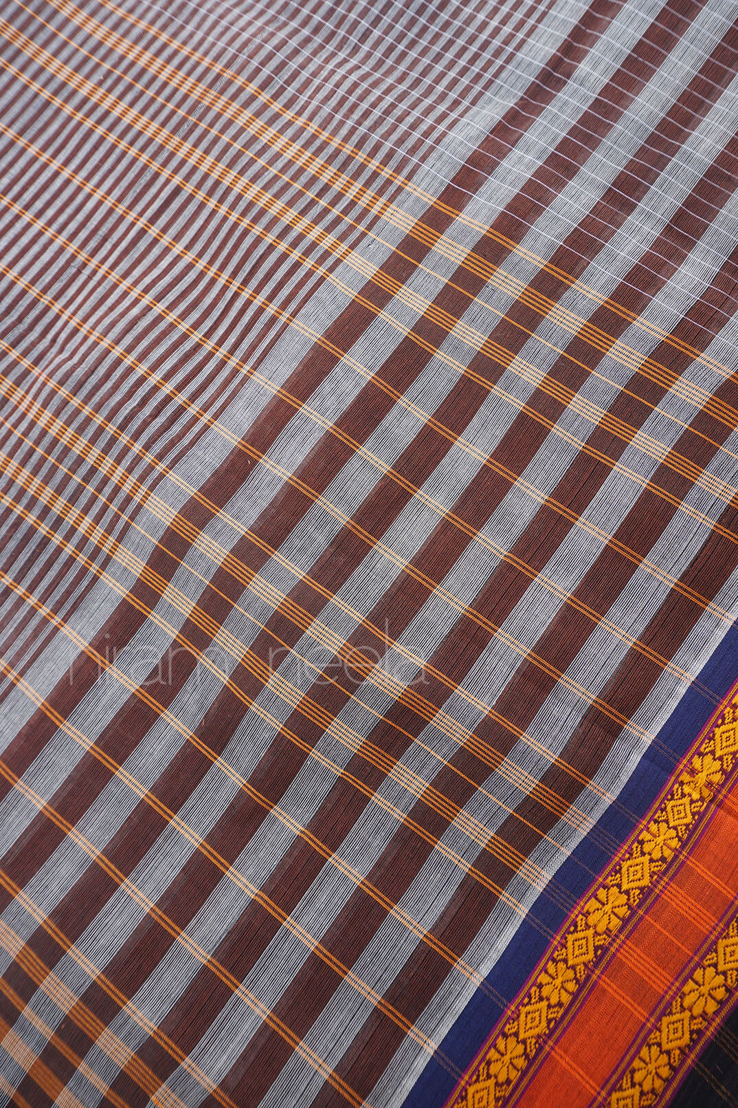 Grey and brown checkered Narayanpet cotton saree - Niram Neela