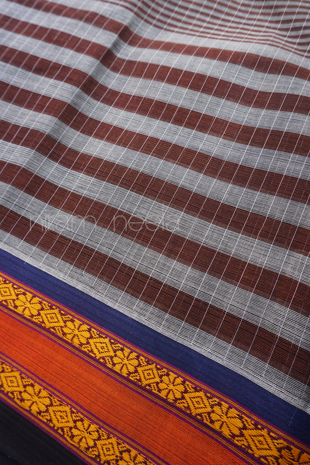 Grey and brown checkered Narayanpet cotton saree - Niram Neela