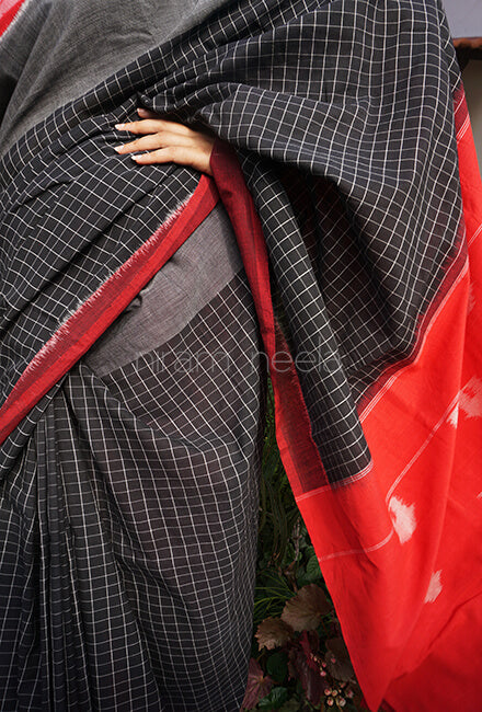 Black and red checkered Pochampally cotton saree - Niram Neela