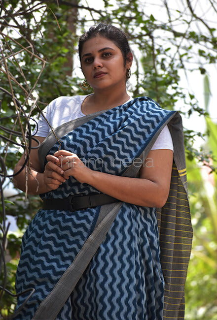 Blue and grey Pochampally Ikat cotton saree - Niram Neela