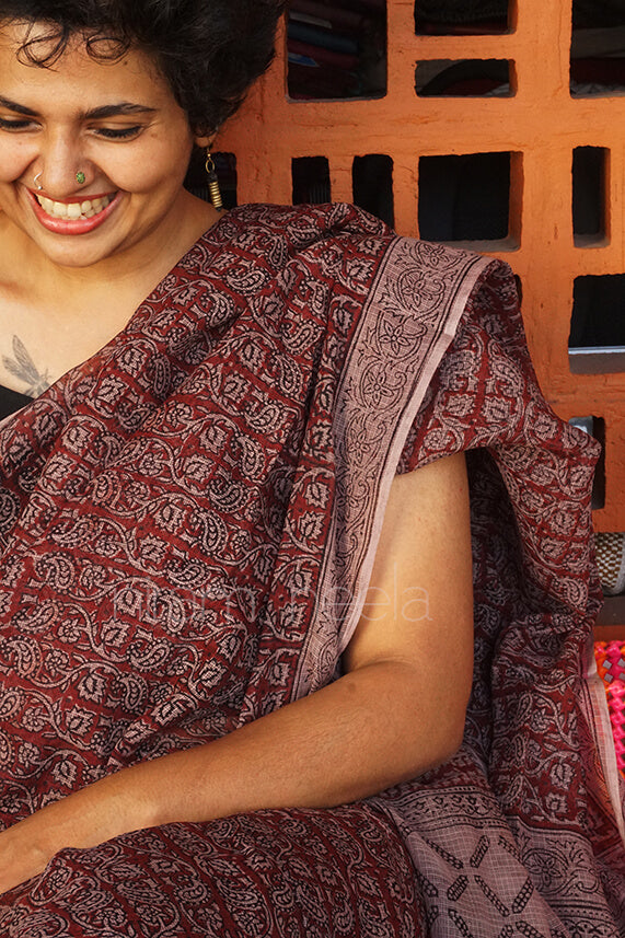 Maroon block printed Kota cotton saree - Niram Neela