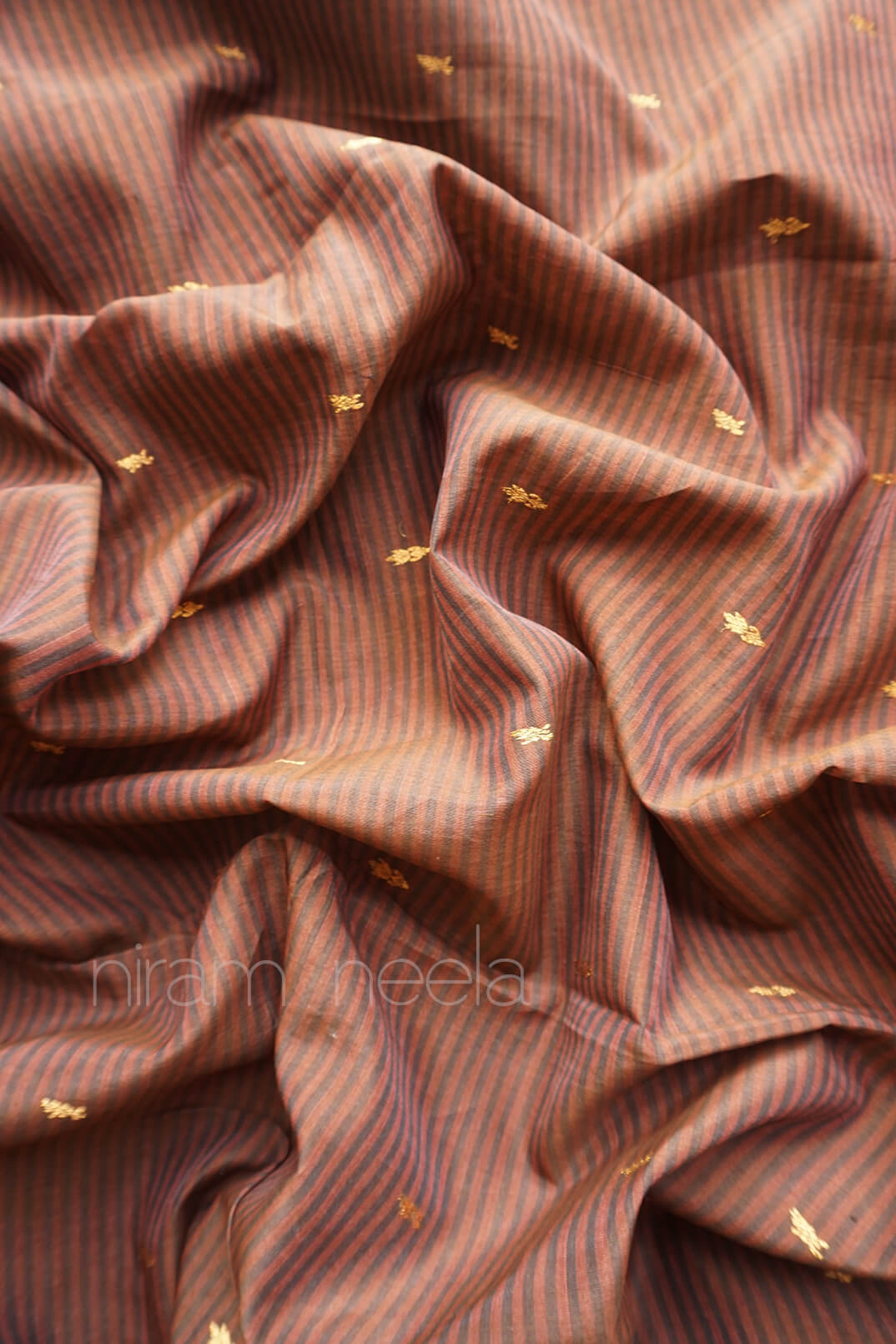 Pre-loved Brown and maroon Gadwal silk cotton saree | Niram Neela