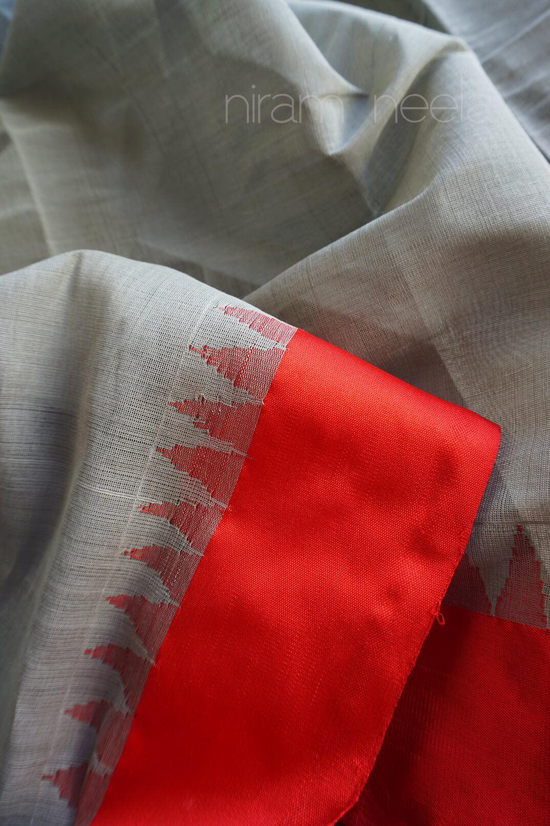 Grey and red Ponduru handspun cotton saree - Niram Neela