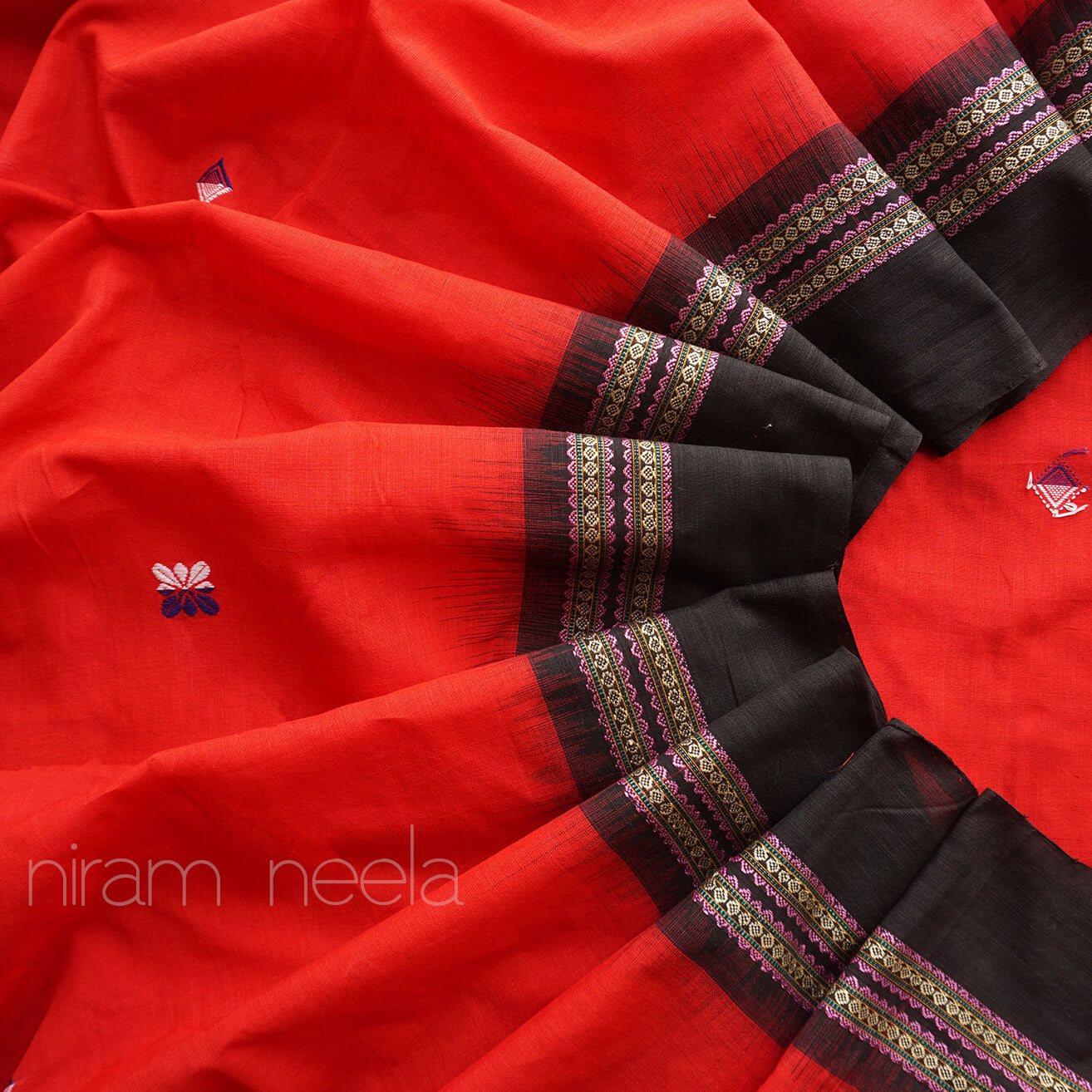 Red and black Bomkai cotton saree - Niram Neela