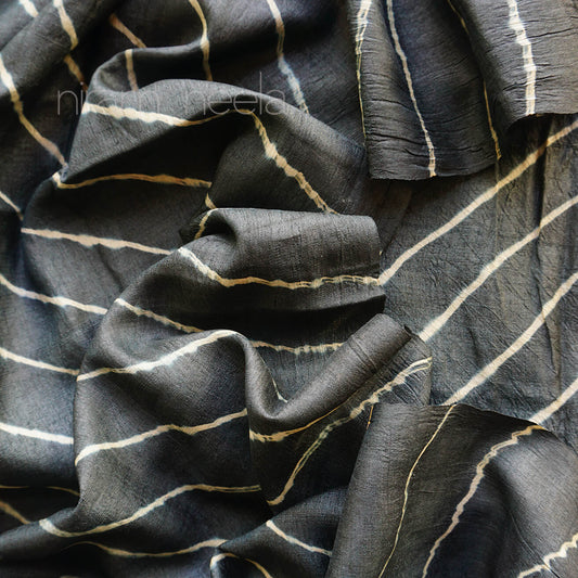 Black and white Leheriya tussar silk saree - Niram Neela