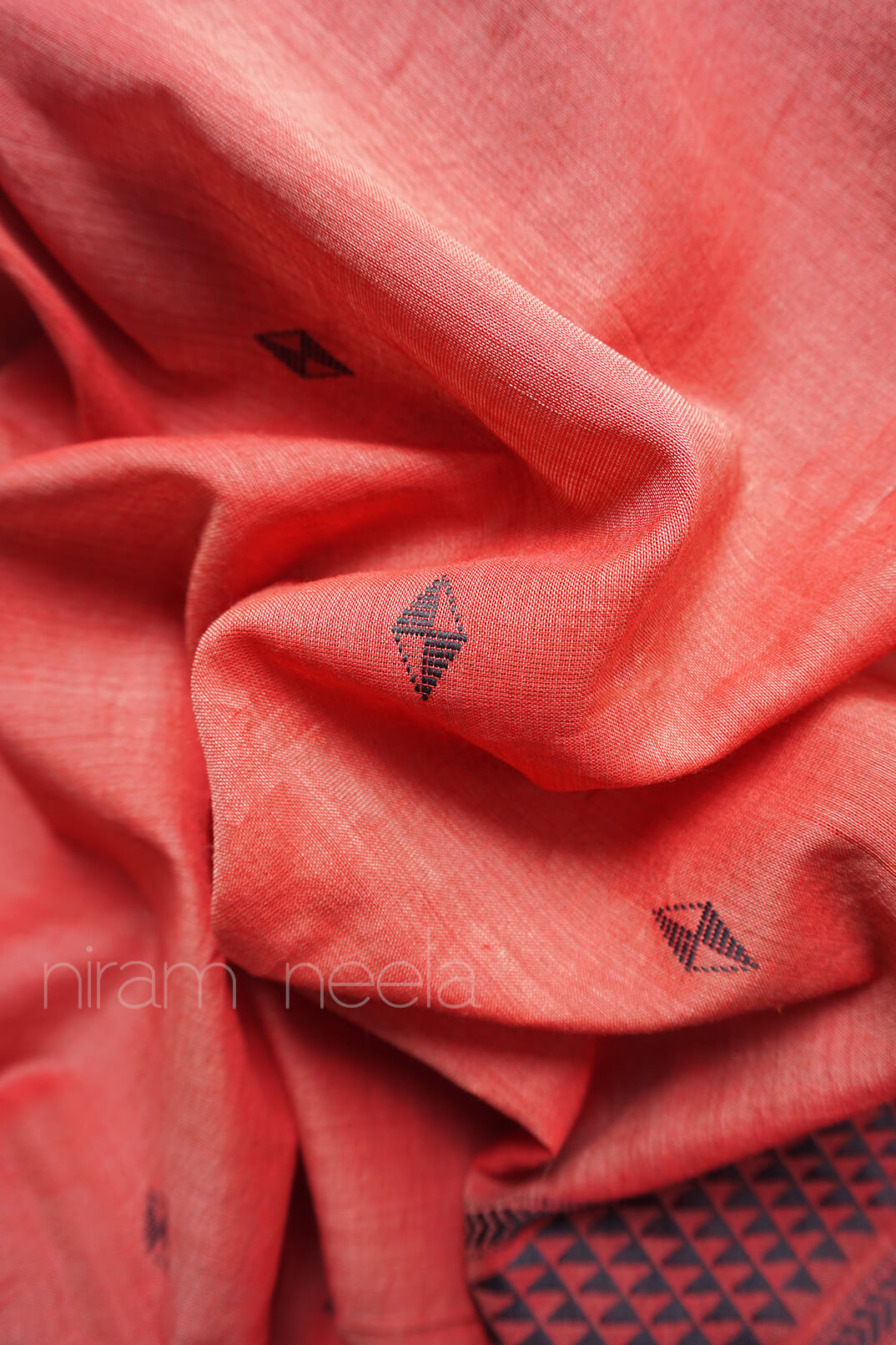 Red and black Sausar cotton saree - Niram Neela