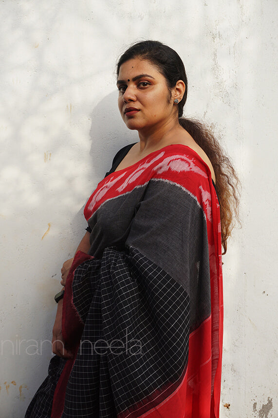 Black and red checkered Pochampally cotton saree - Niram Neela